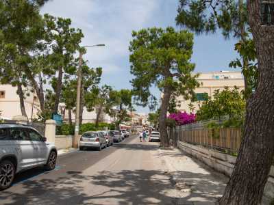Proseguendo su via del Faro raggiungiamo la parte centrale del borgo...